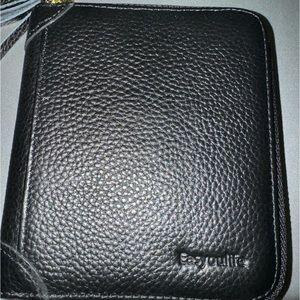 Credit Card holder holds lots of credit cards